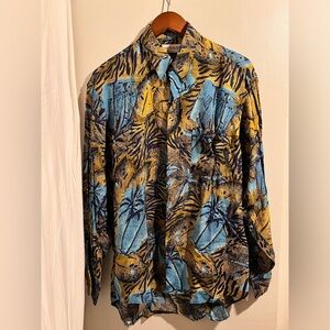 Frank Stella Lmtd Edition
Button down long sleeve 
Palm tree art design 
Size :M